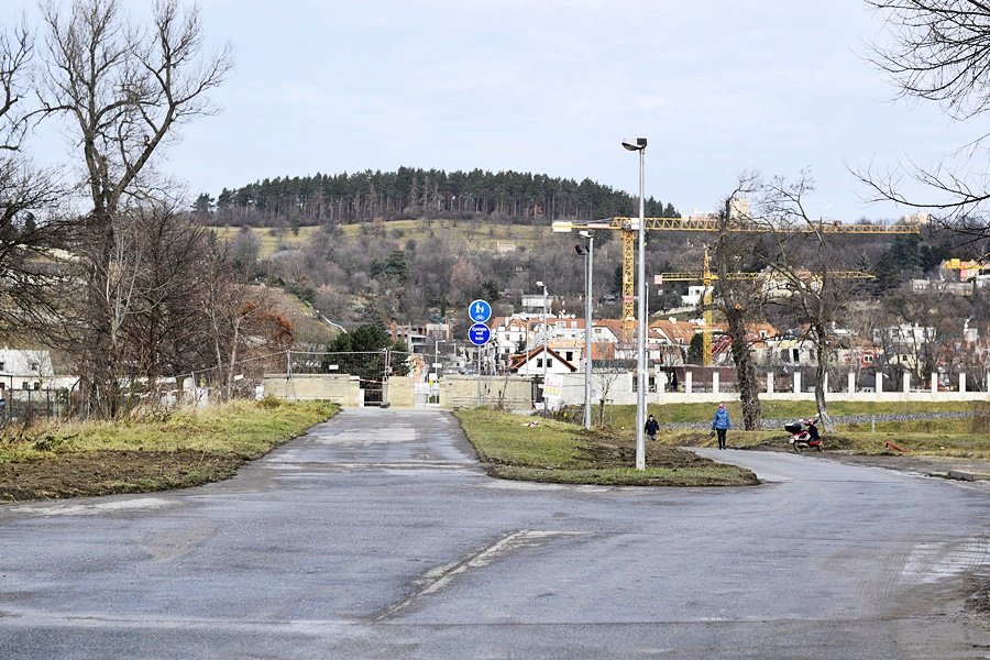 Přívoz mezi Trojou a Císařským ostrovem funguje na místě, kde se běžně plavidla nevyskytují.