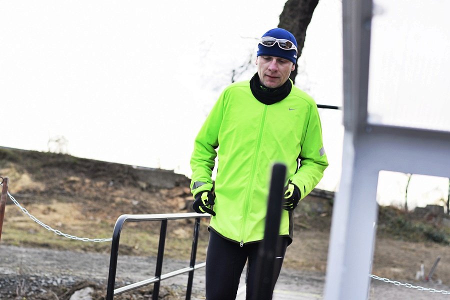 Přes řeknu se dostanete díky přívozu. Ten jezdí v pravidelných intervalech.