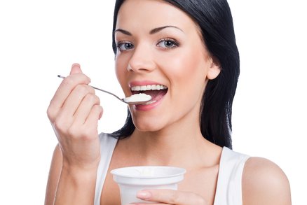 Vědci koukli pod víčko kefírům a jogurtům. „Zdravé“ bakterie mají mizivé účinky