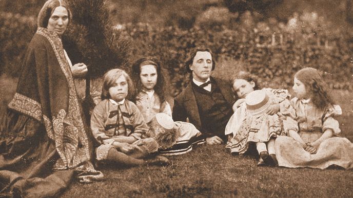 Matematik a spisovatel Lewis Carroll s dětmi přítele George MacDonalda, na jejichž popud vydal Alenku v říši divů. O své vadě řeči hovořil jako o „svých rozpacích“.