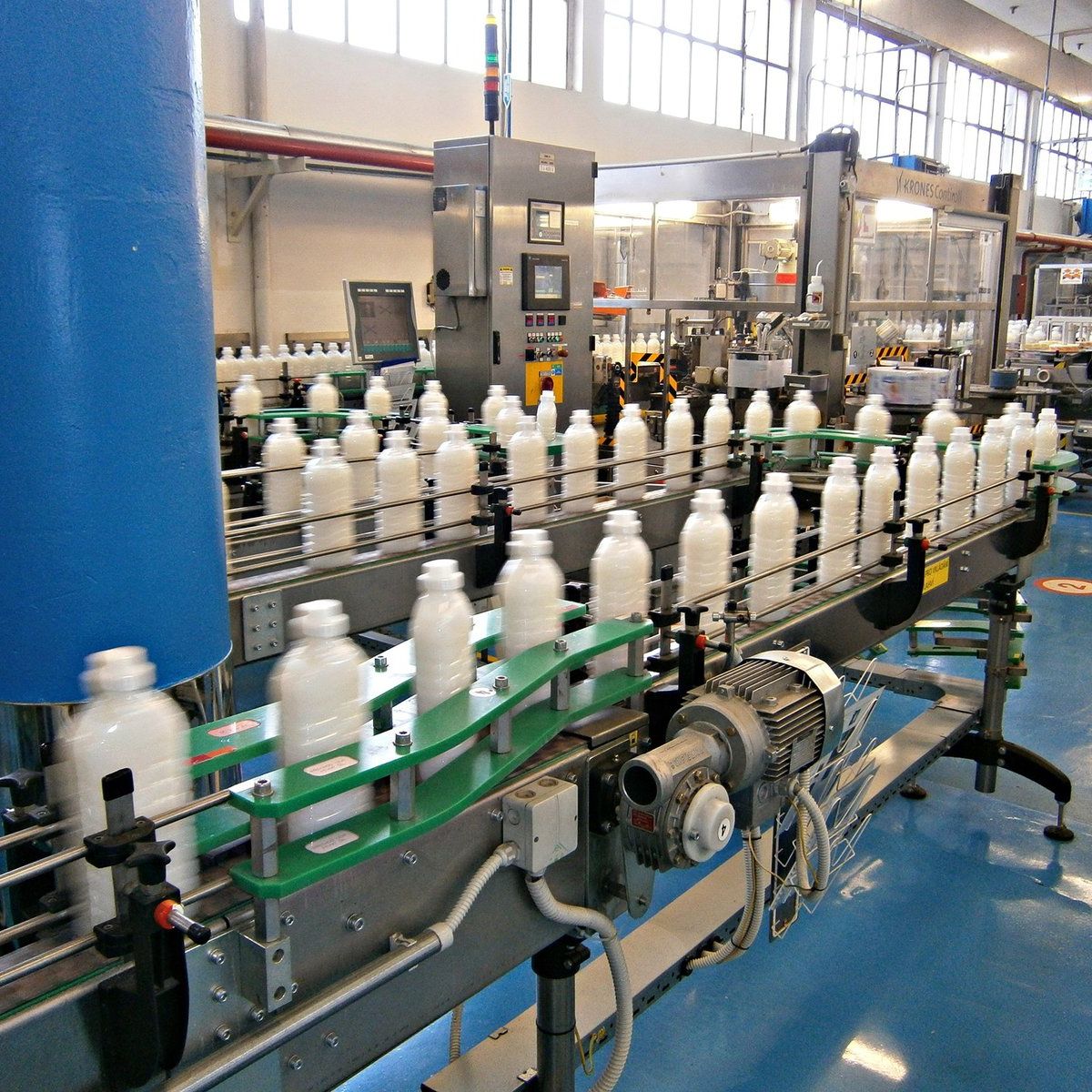 High speed bottle filling and conveyor machine