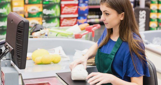 Ve středu si ve svátek nakoupíte naposledy v supermarketu. ANKETA: Souhlasíte s omezením?