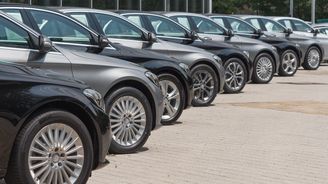 Prodej aut v pololetí klesl o 26 procent, nejprodávanější automobilkou je Škoda Auto