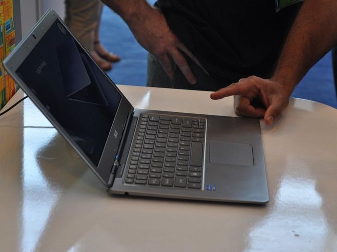 Prodeje ultrabooků by měla příští rok nastartovat platforma Ivy Bridge a následně spojení s Windows 8. Prozatím si můžete koupit třeba na obrázku zobrazený Acer Aspire 3951.