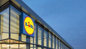 Lidl jako ideální dárek pro matky doporučoval žehličky a vysavače. Kampaň po kritice rychle změnil