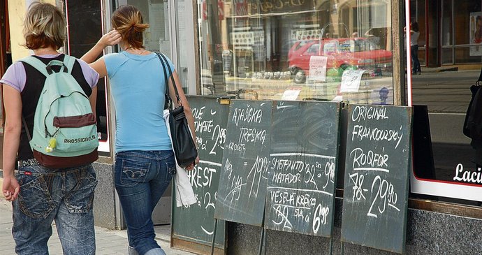 V Brně se obchod s levnými potravinami uživí na jedné z nejrušnějších tříd
