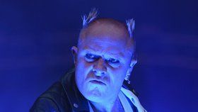 Zpěvák nejslavnější elektronické formace světa The Prodigy Keith Flint (†49) zemřel.