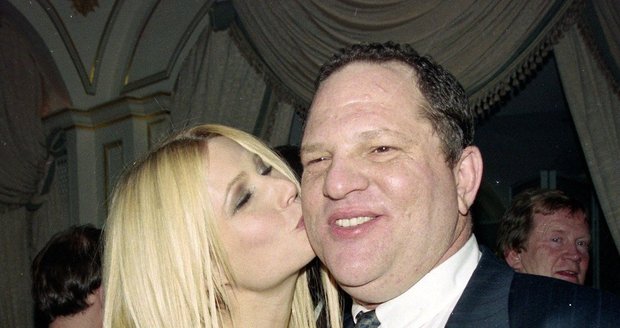 Byly i doby, kdy se Paltrow k Weinsteinovi měla (snímek je z roku 1999), nyní hodně otočila...