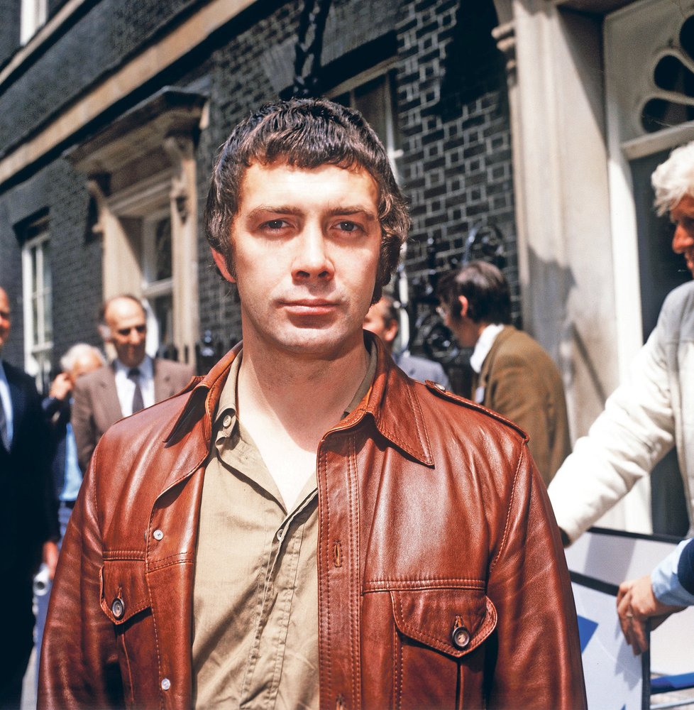 Zemřel představitel Bodie z Profesionálů herec Lewis Collins (†67)