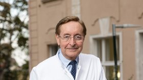 Profesor Petr Arenberger.