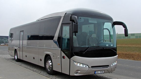 Test: Neoplan Jetliner C - Univerzální dlouhán