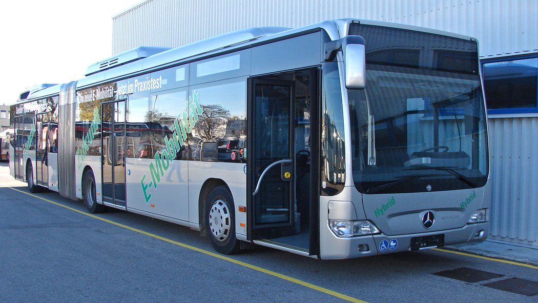 Hybridní Citaro G dokáže ušetřit čtvrtinu až třetinu nafty, ale náklady na jeho výrobu a pořizovací cena zatím zůstávají na vysoké úrovni