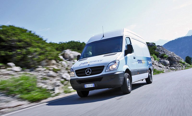 Nonstop servis po celé Evropě zajišťují odborníci společnosti Evobus se servisními vozidly Mercedes-Benz Sprinter. Pokud jde o náročnou opravu, bývá autobus odtažen do nejbližšího centra Evobusu.