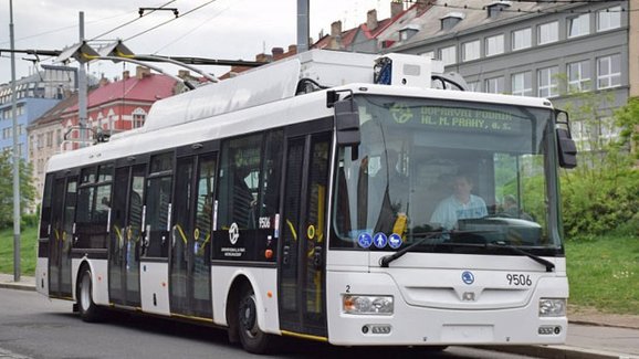 Trolejbus Škoda – SOR 30 Tr je testován v ulicích Prahy 