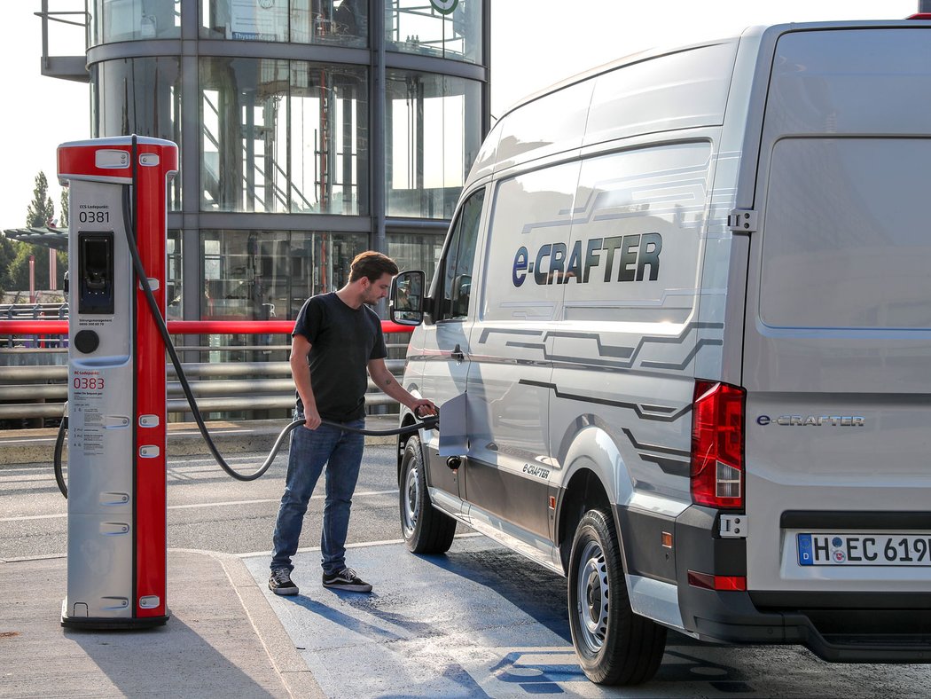 Ze stejnosměrné 40kW nabíječky se 80 % kapacity nabije za 45 minut