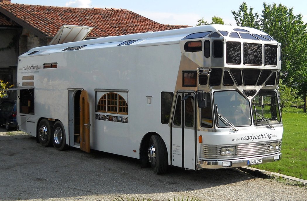 Neoplan Skyliner Roadyacht