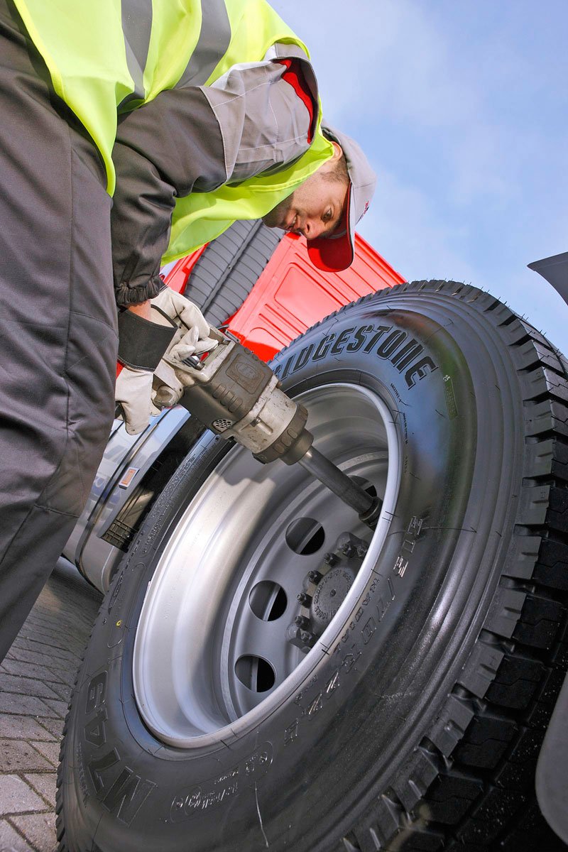 Odbornou péči o pláště Bridgestone poskytuje více než 2400 poboček Truck Point v Evropě