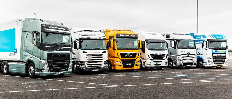 Nizozemského European Truck Platooning Challenge se zúčastnila vozidla značek (zleva) Volvo, Scania, MAN, Iveco, Mercedes-Benz a domácí DAF