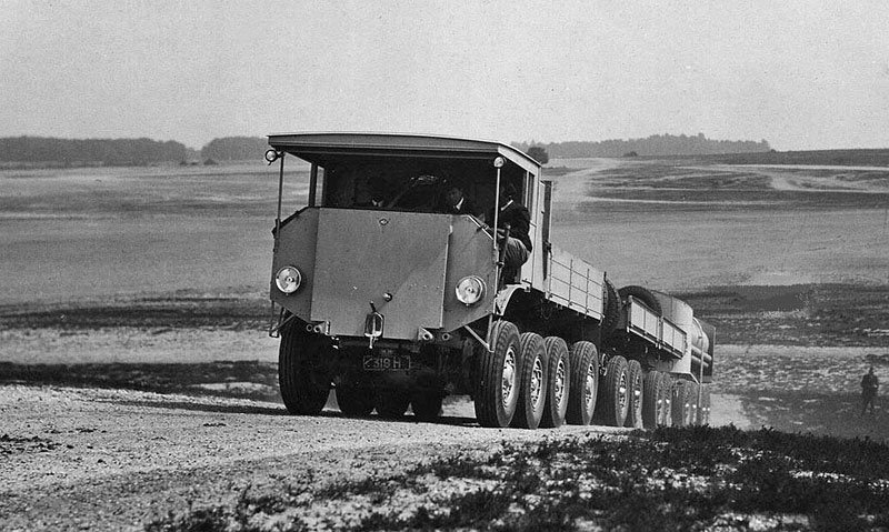 V Anglii vyrobený AEC 8x8 Goverment Roadtrain ujel 1800 kilometrů za více než tři týdny...