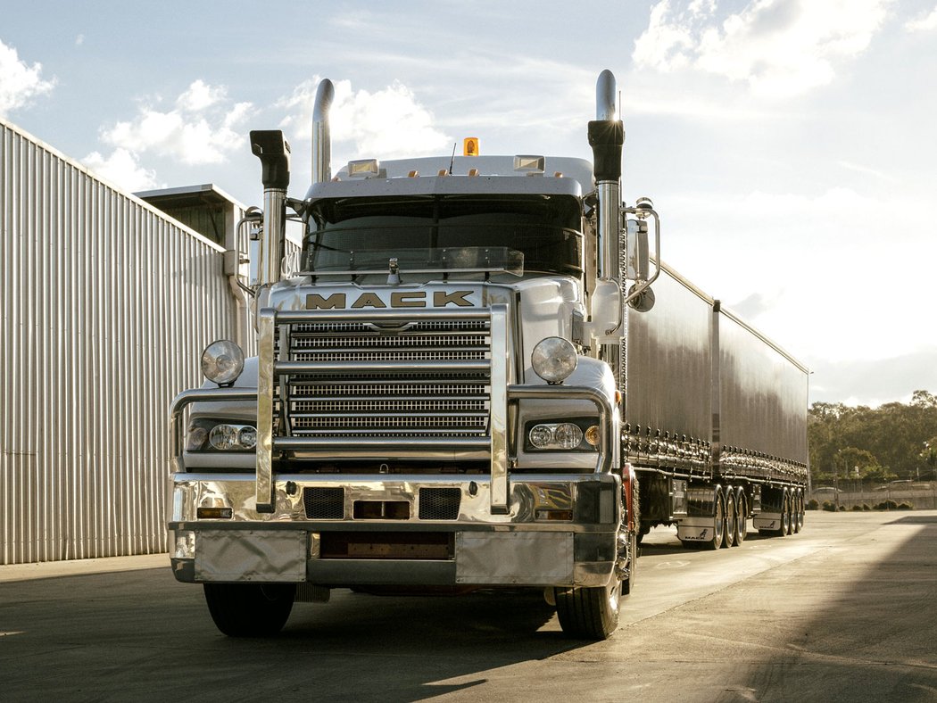 Mack Super Liner