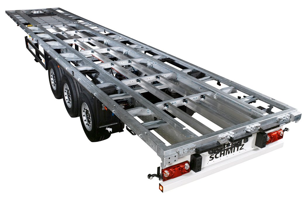 Na žárově pozinkovaný nýtovaný podvozek s podélným nosníkem tvářeným zastudena poskytuje Schmitz Cargobull desetiletou záruku