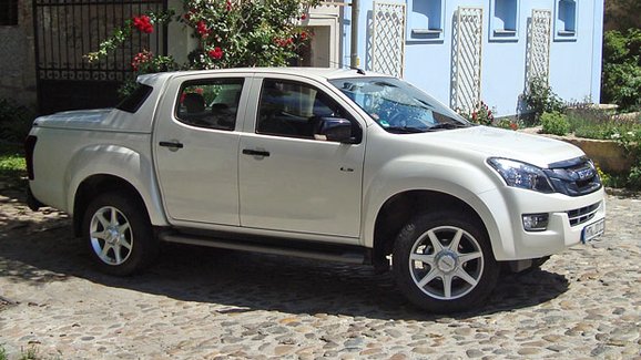 Isuzu D-Max 2.5 Double Cab Premiun AT: Na práci i exhibici