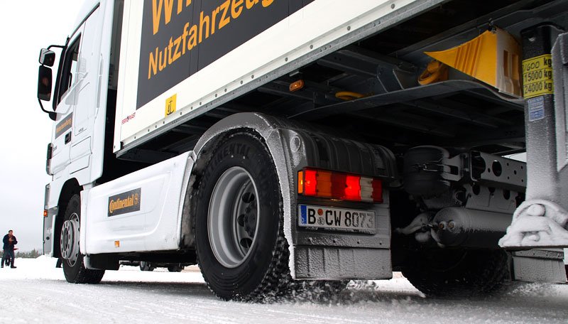 Zkoušky záběru patří u zimních pneumatik k nejčastějším. Jde o nejprodávanější a v Česku jediný přikázaný zimní plášť pro užitkové automobily.