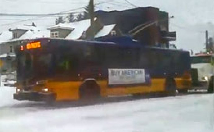 Video: Jak vyjet s trolejbusem zasněžený kopec