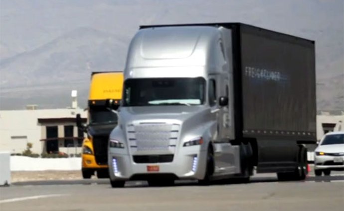 Video: Freightliner Inspiration Truck s autonomním řízením v běžném provozu