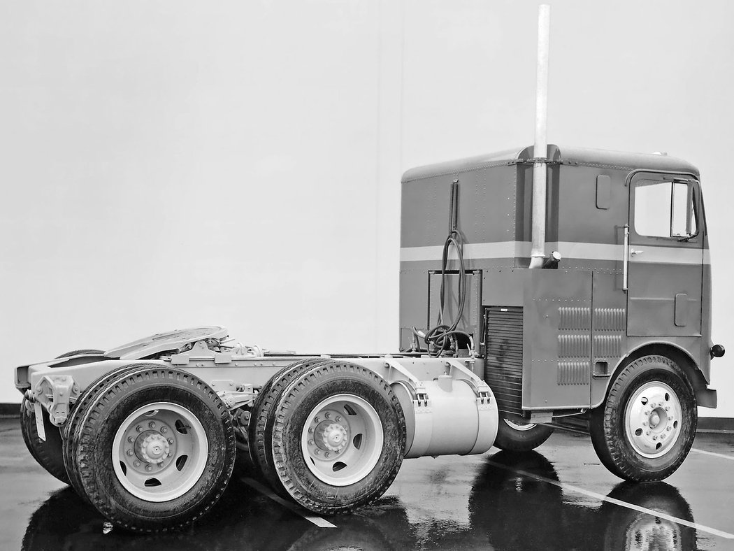 White-Freightliner WF8164T (1954)