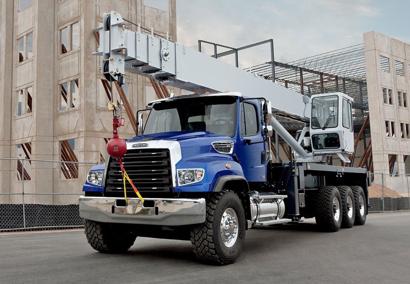 Freightliner 114SD Crane (2011)