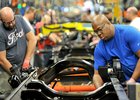 Roboti při výrobě aut nikdy úplně nenahradí lidi, tvrdí Ford