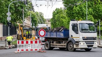 České dálnice zmoudřely, nyní se přidávají i křižovatky. Varují řidiče dřív, než se vyděsí České dálnice zmoudřely, nyní se přidávají i křižovatky. Varují řidiče dřív, než se vyděsí