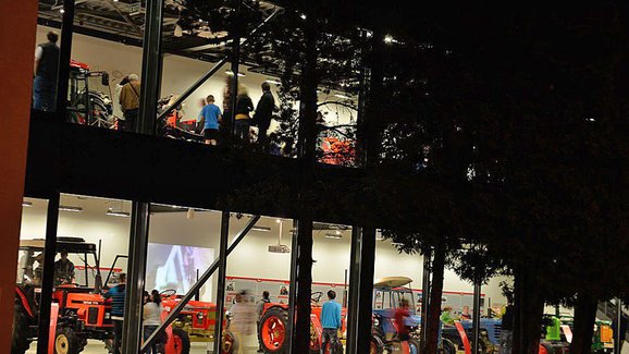 Zetor zve na muzejní noc mezi traktory 