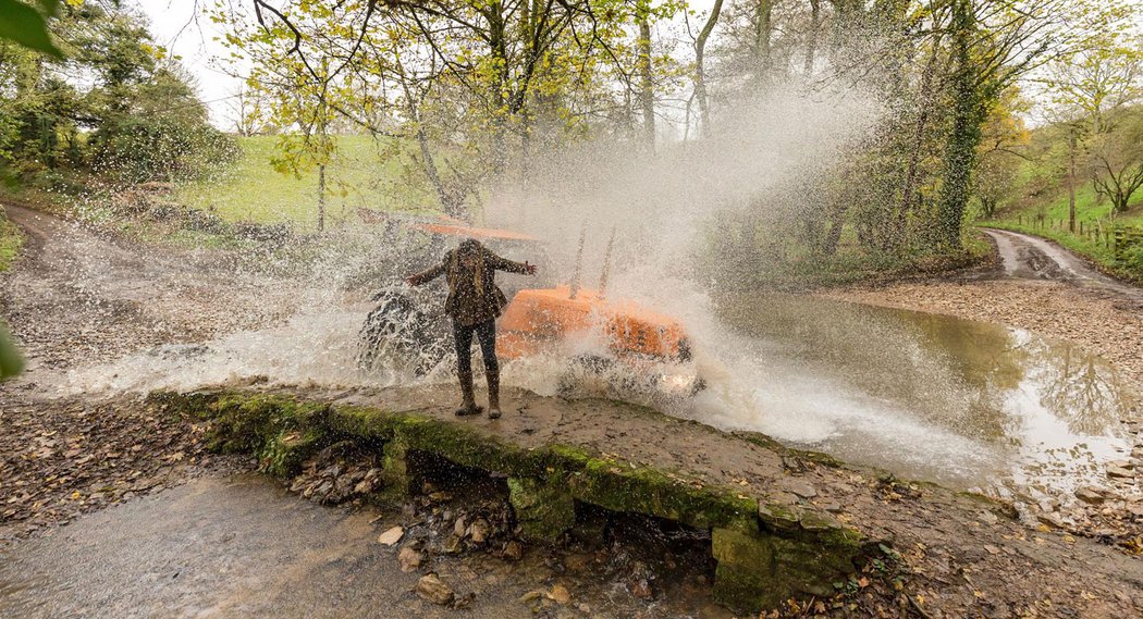 Top Gear testuje šílený traktor. Má osmiválec s výkonem 500 koní!