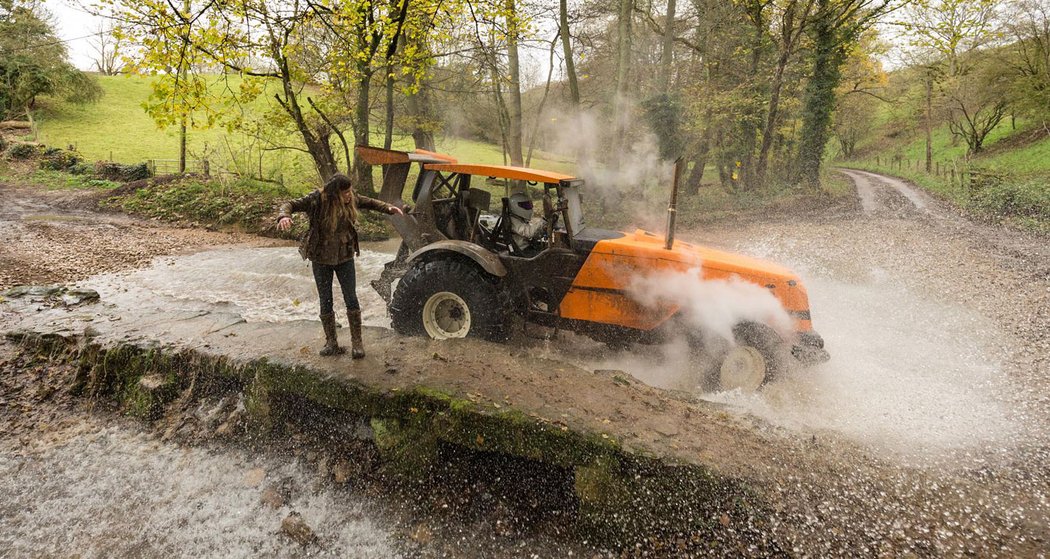 Top Gear testuje šílený traktor. Má osmiválec s výkonem 500 koní!