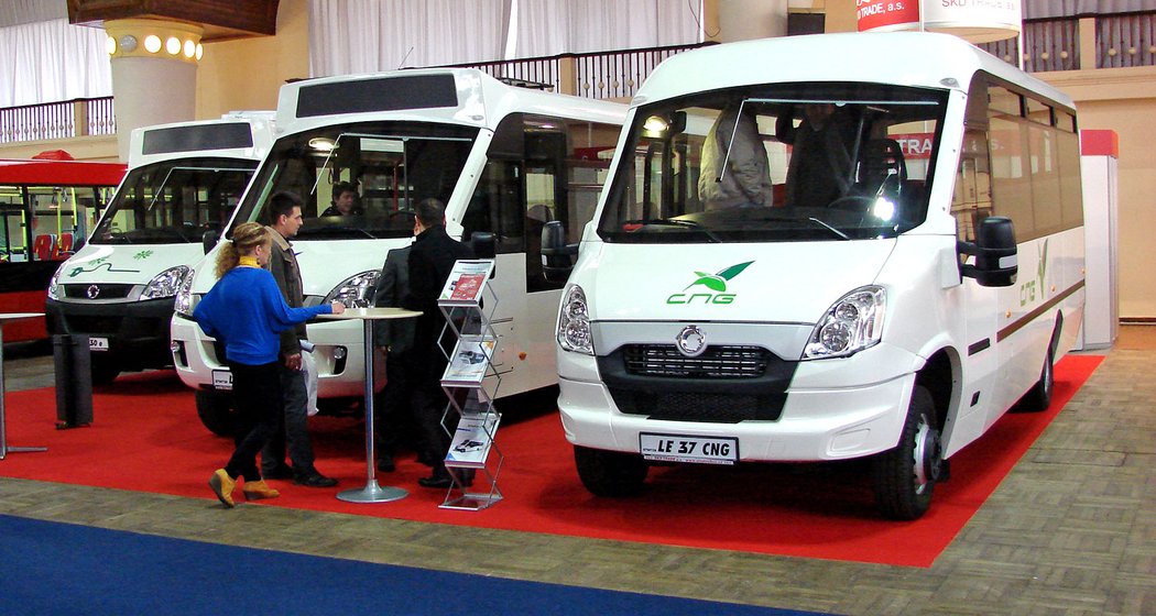 Nástavbářská firma SKD Trade představuje minibusy na podvozku řady Daily s různými druhy pohonu