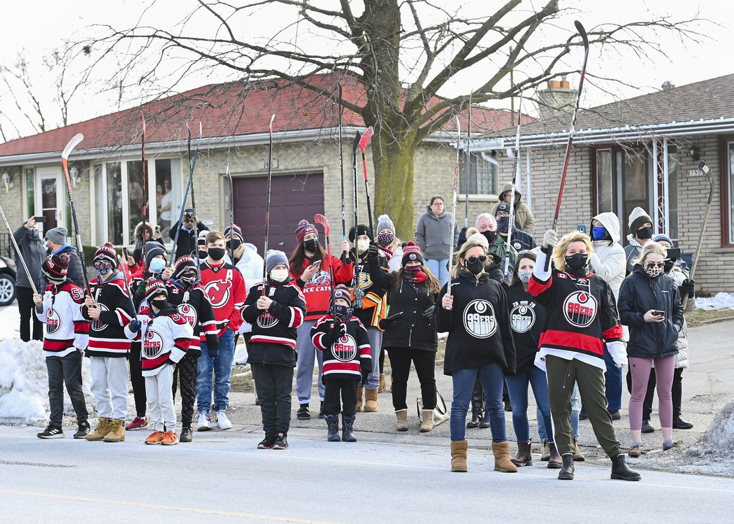 Kanadské městečko Brantford se naposledy loučilo se slavným Walterem Gretzkym