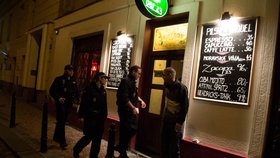 V pražských barech byla policie