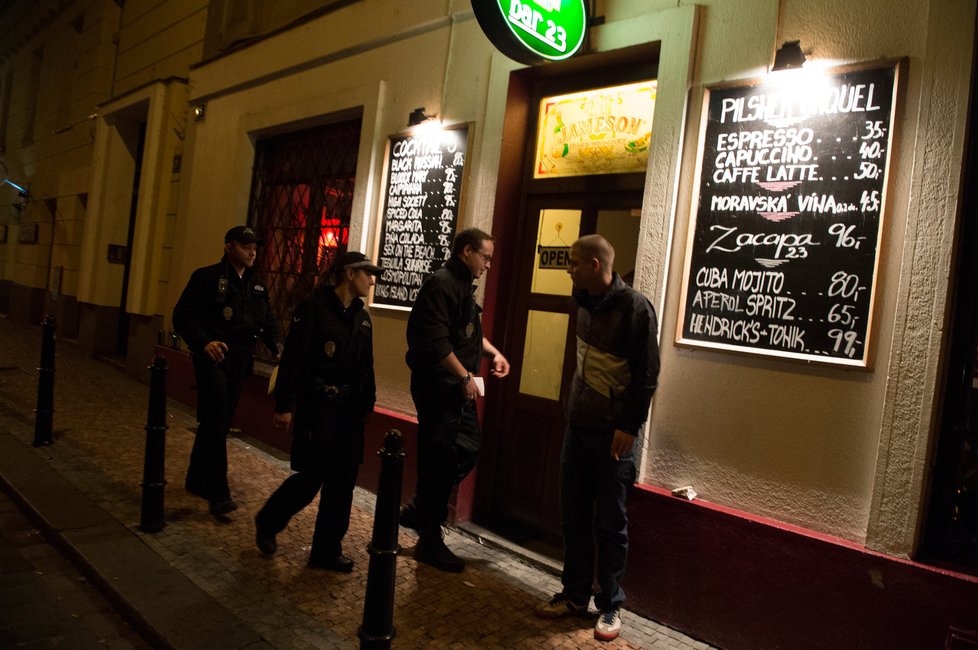 Většina pražských barů se kontrole nevyhnula