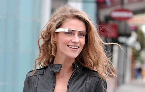 Pohled do budoucnosti: Brýle, které umí chatovat, nakupovat a hlásit počasí