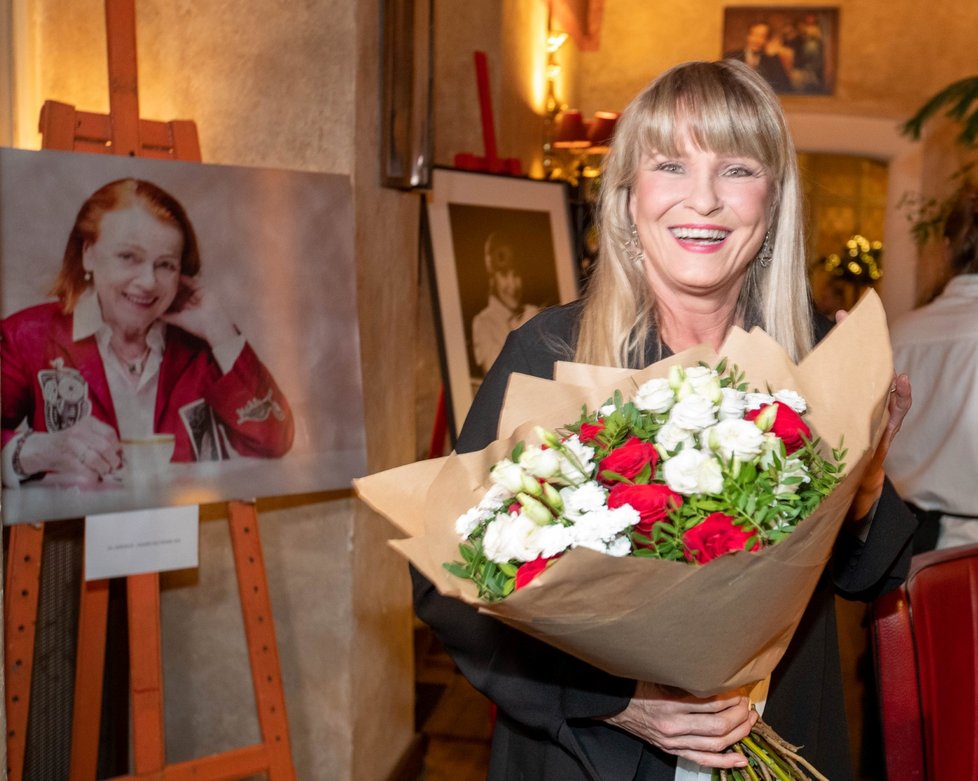 Chantal Poullain na křtu kalendáře Proměny