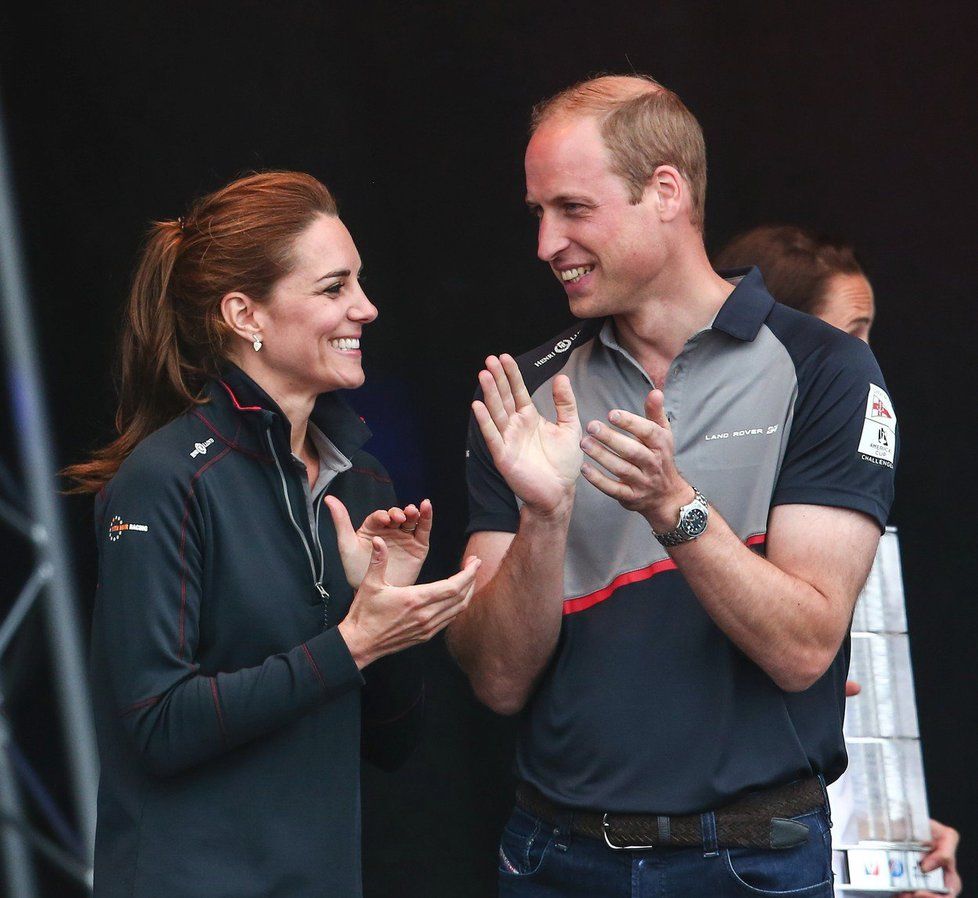 Princ William nenosí prsten.