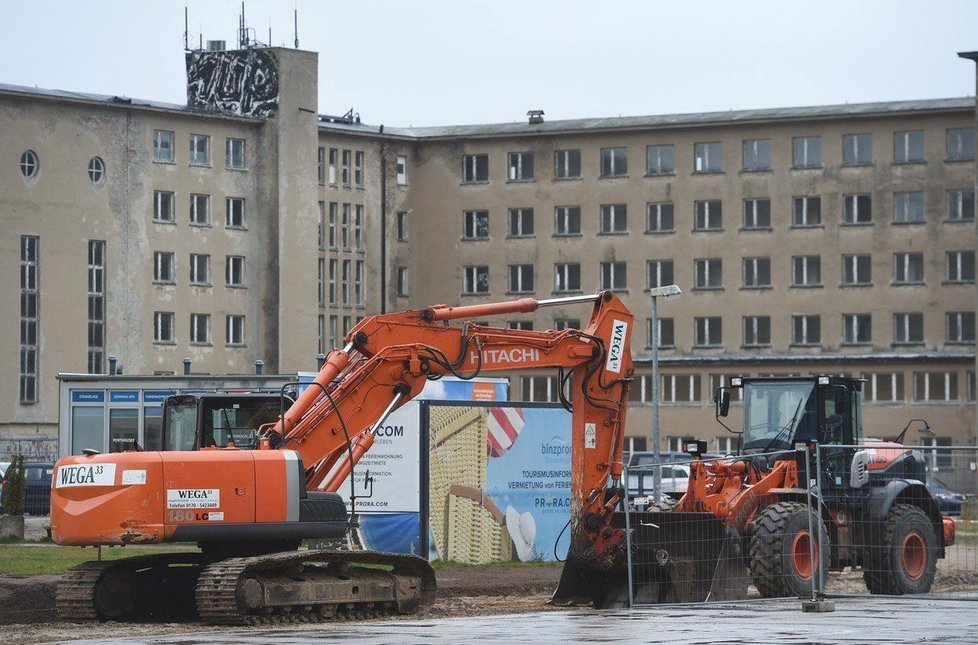 Hitler nařídil stavět obří mořské lázně. Na apartmánech u Baltu dnes rýžují realitky