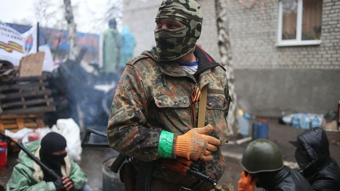 Proruský ozbrojenec ve východoukrajinském Slavjansku