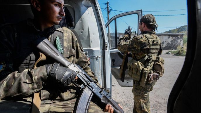 Proruští rebelové na východě Ukrajiny mají podporu od ruských vojáků