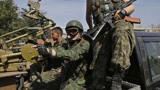 NATO: Rusko má stále vojáky na Ukrajině, u hranic drží pozice