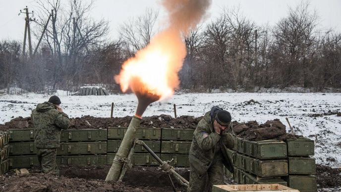 Proruští separatisté u města Debalceve na východě Ukrajiny