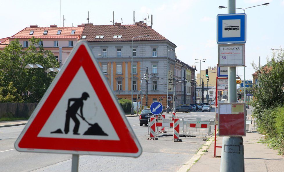 Na Prosecké se propadla vozovka.