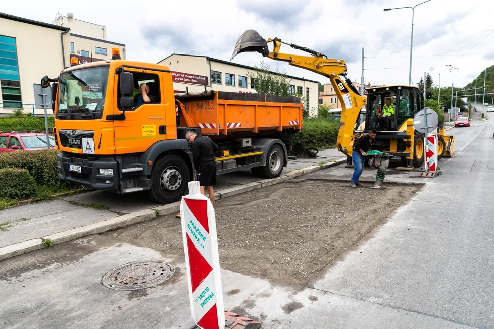 TSK díru v Prosecké zacelila.